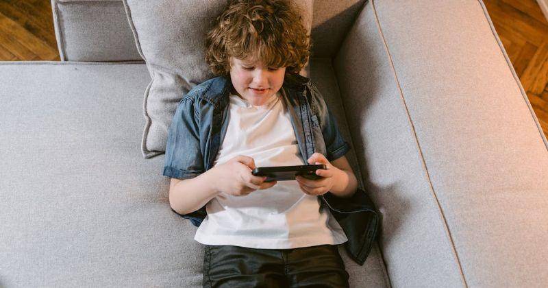 Anak Tantrum karena Gadget? Begini Cara Mengatasinya